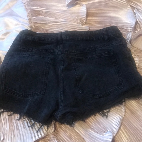 Shorts - Picture 2 of 3